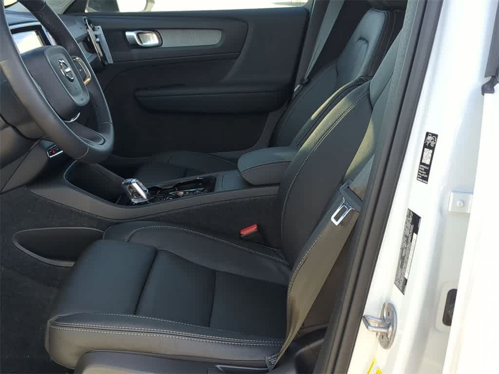 Thumbnail: 2026 Volvo XC40 - 15