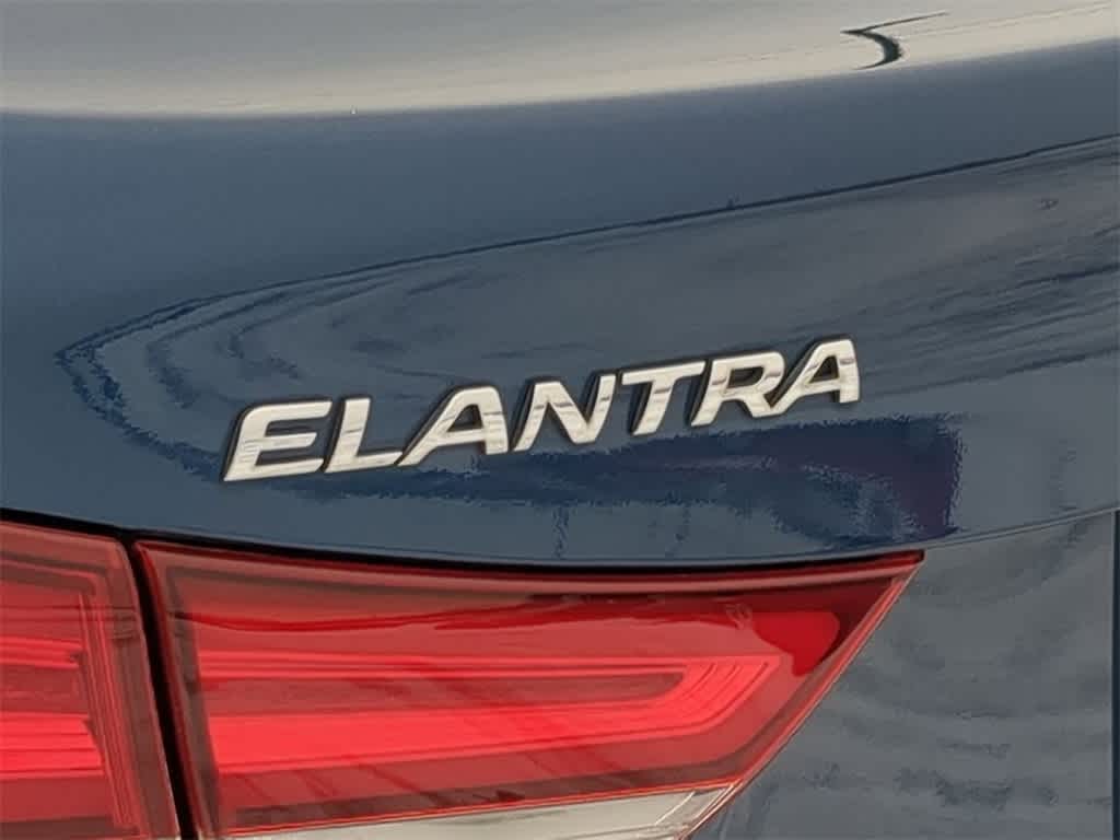 Thumbnail: 2016 Hyundai Elantra - 12