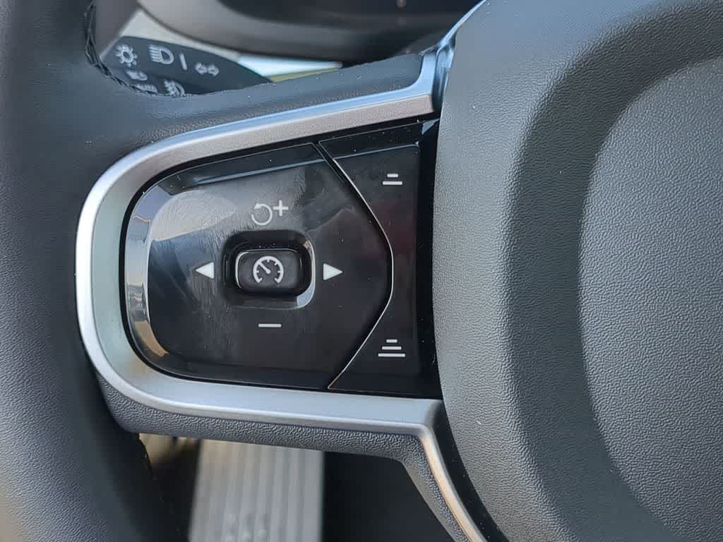 Thumbnail: 2025 Volvo XC60 - 22