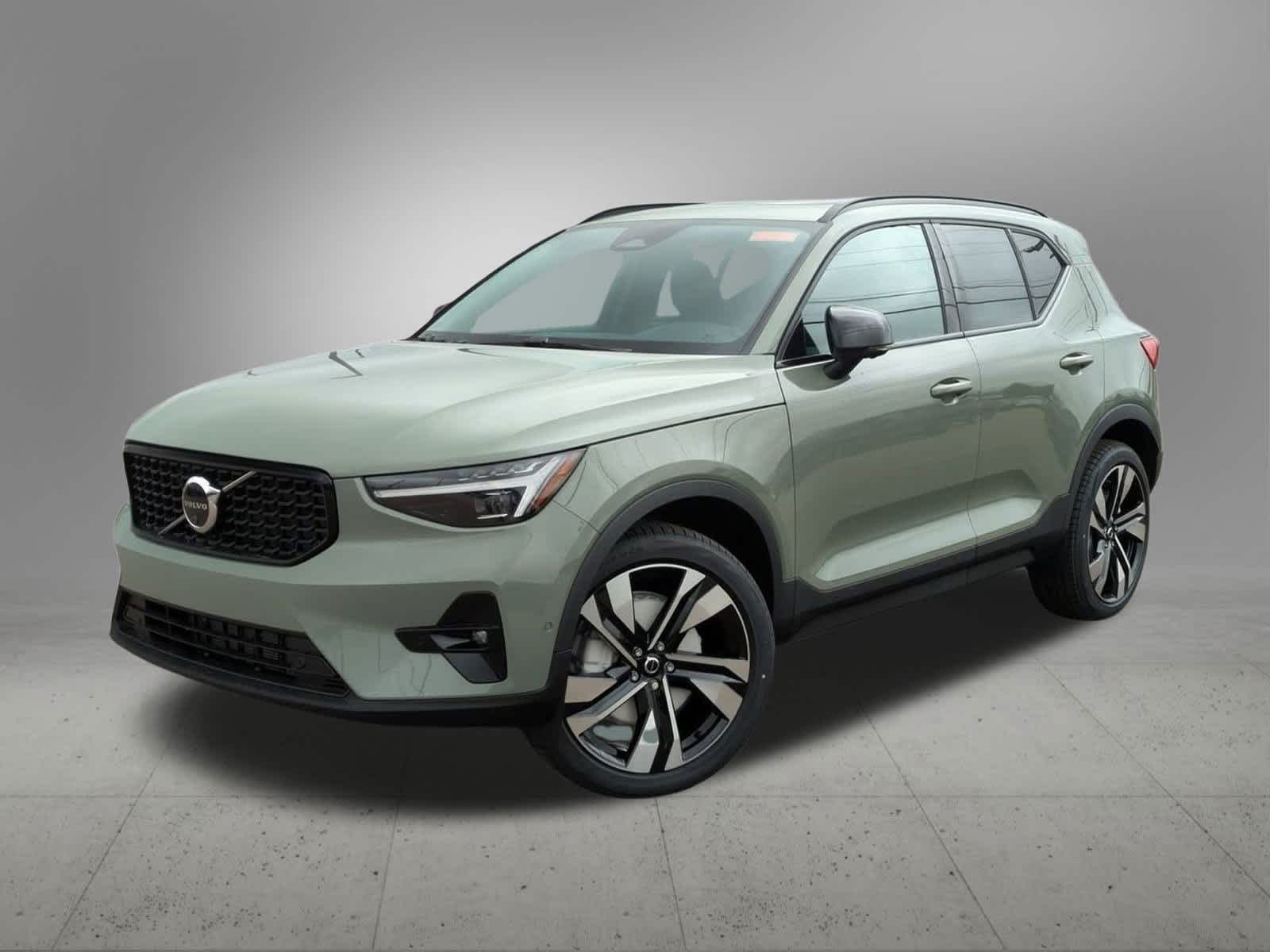 2025 Volvo XC40 B5 Ultimate -
                  Troy, MI