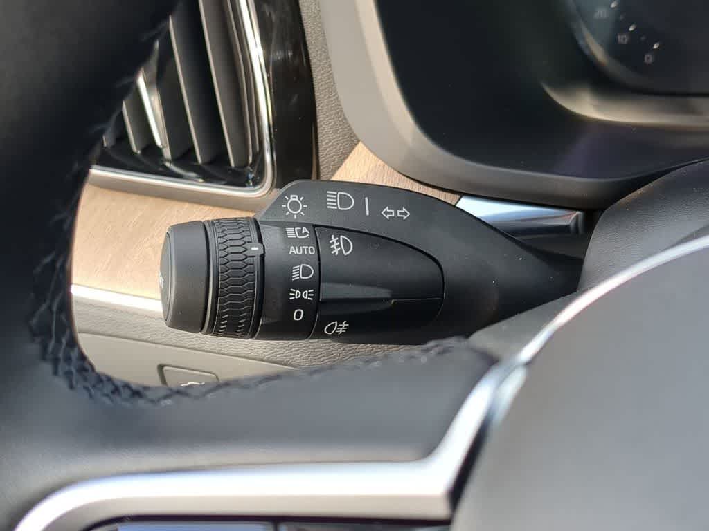 Thumbnail: 2026 Volvo XC60 - 25