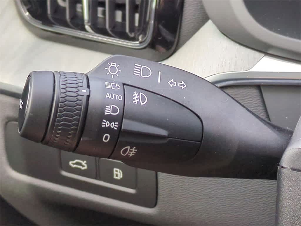 Thumbnail: 2025 Volvo XC60 - 27