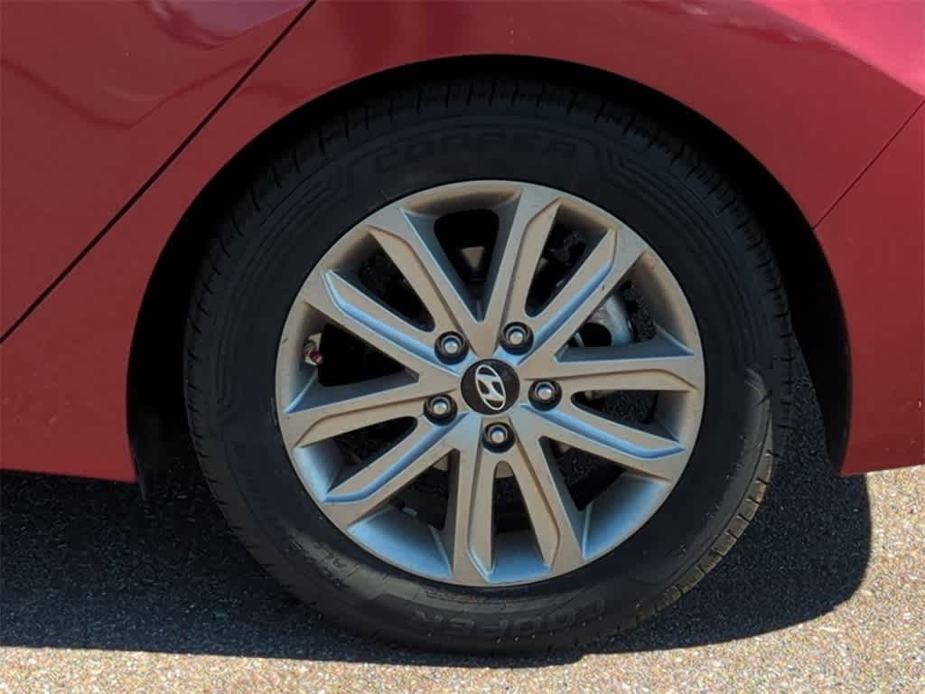 Thumbnail: 2015 Hyundai Elantra - 13