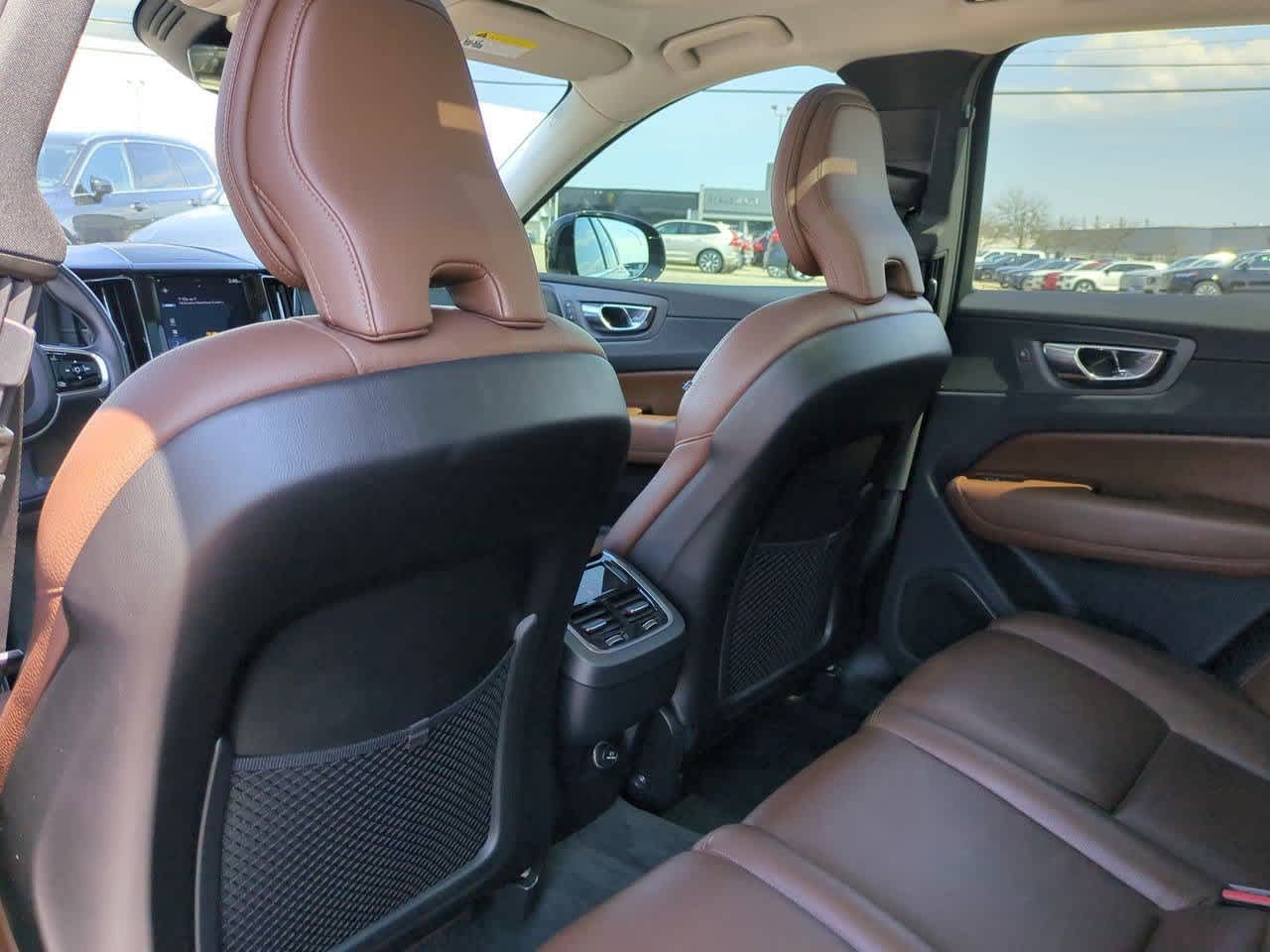 Thumbnail: 2019 Volvo XC60 - 17