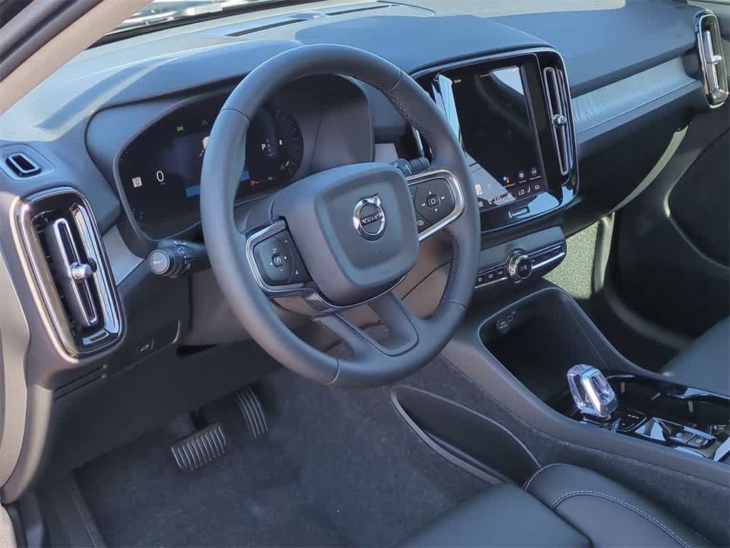 Thumbnail: 2026 Volvo XC40 - 2