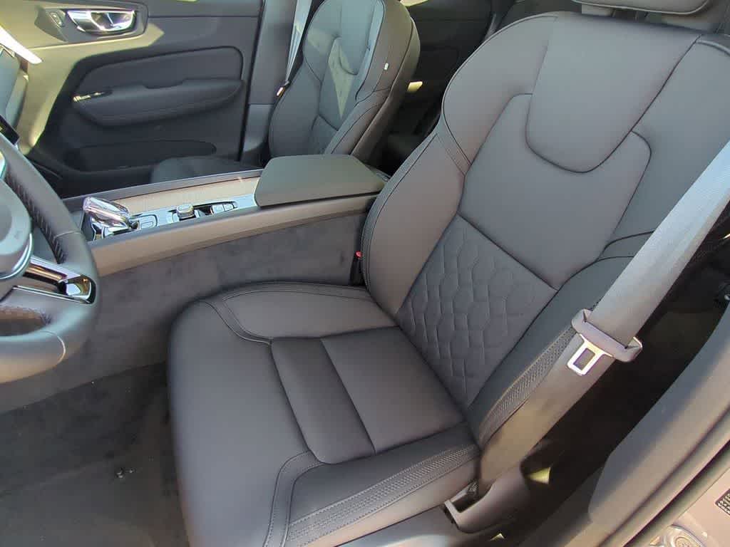 Thumbnail: 2026 Volvo XC60 - 15