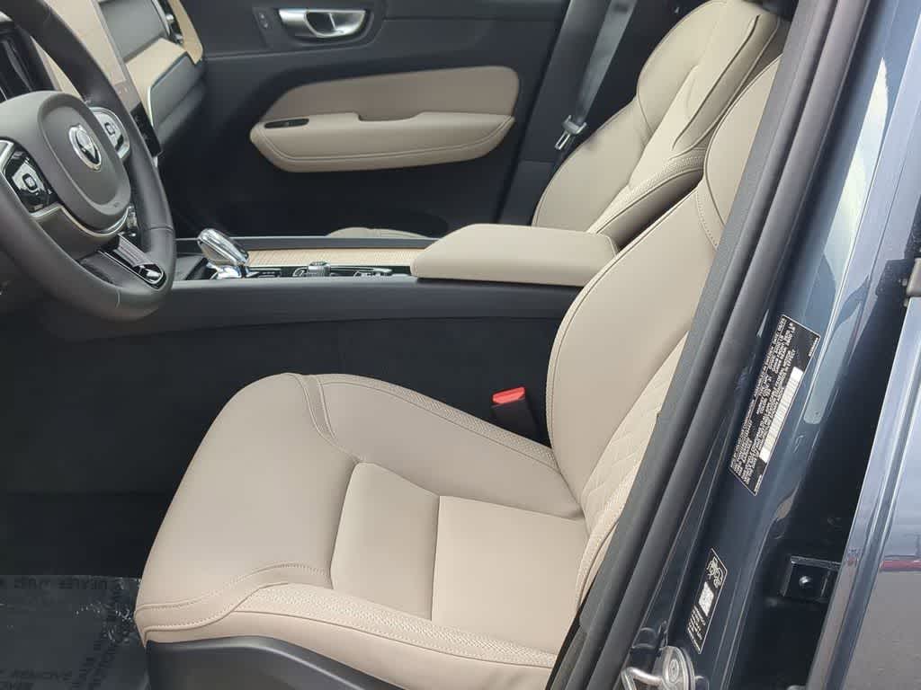 Thumbnail: 2026 Volvo XC60 - 15