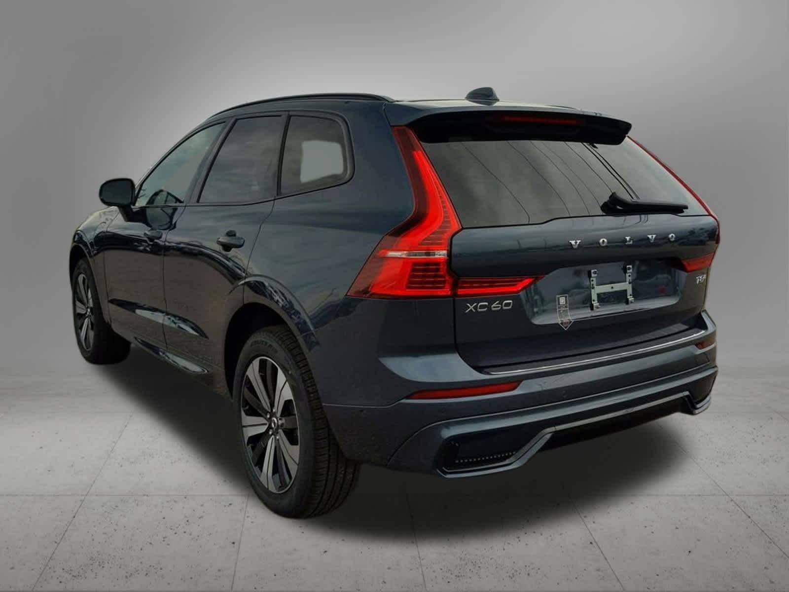 Thumbnail: 2025 Volvo XC60 - 4