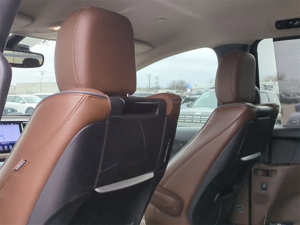 Thumbnail: 2017 Chrysler Pacifica - 17