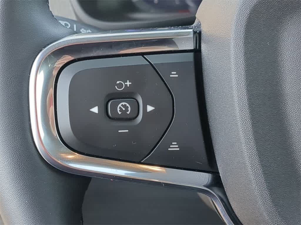 Thumbnail: 2026 Volvo XC40 - 22