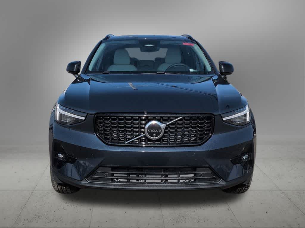 Thumbnail: 2026 Volvo XC40 - 9