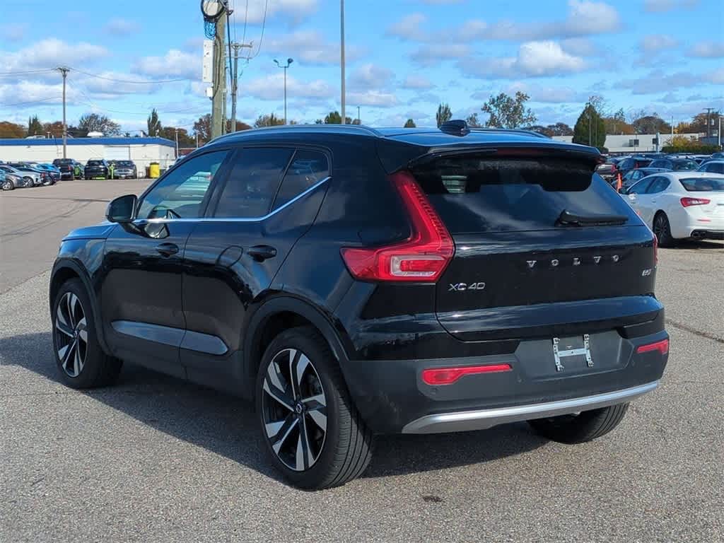Thumbnail: 2023 Volvo XC40 - 4