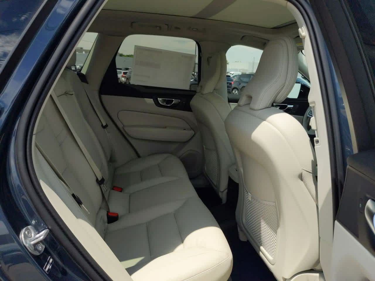 Thumbnail: 2025 Volvo XC60 - 18
