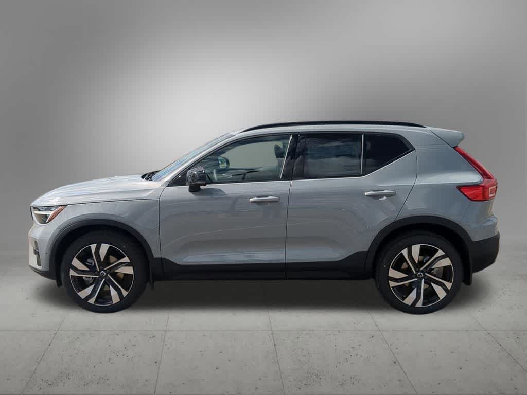 Thumbnail: 2026 Volvo XC40 - 3