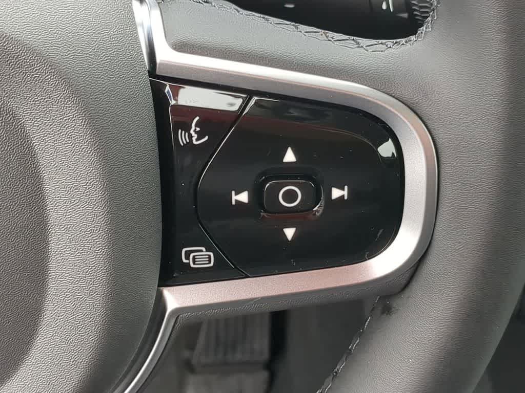 Thumbnail: 2026 Volvo XC90 - 25