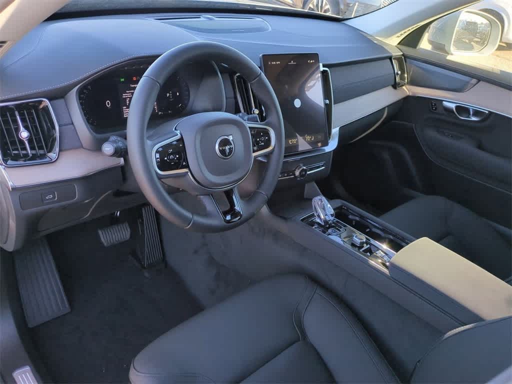 2026 Volvo XC90 Plus photo 2