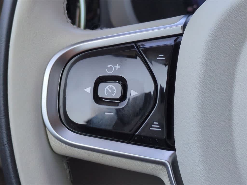 Thumbnail: 2025 Volvo XC60 - 23