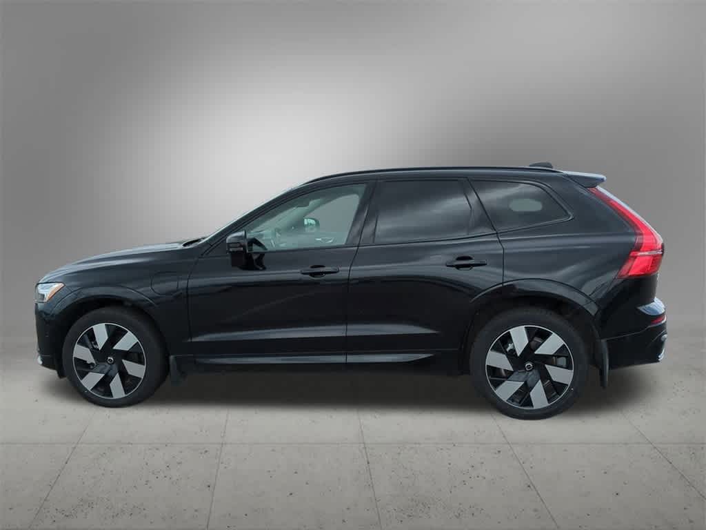 Thumbnail: 2025 Volvo XC60 - 3