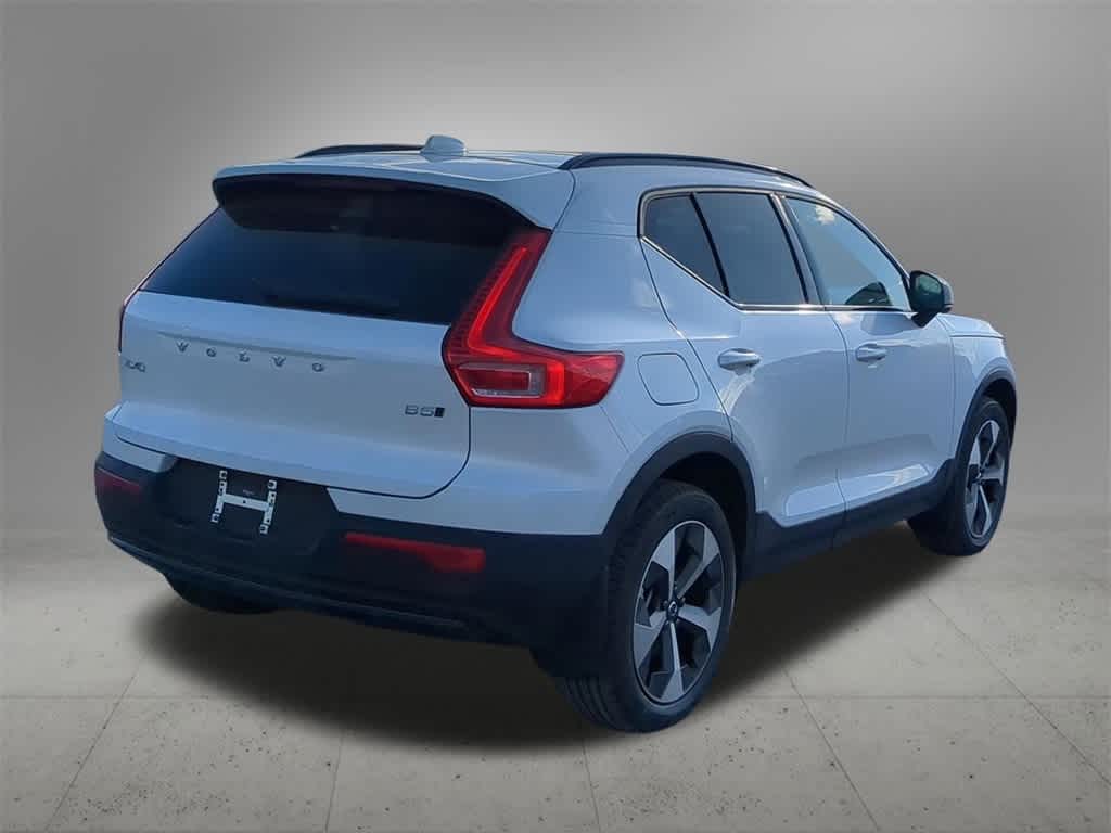 Thumbnail: 2026 Volvo XC40 - 6