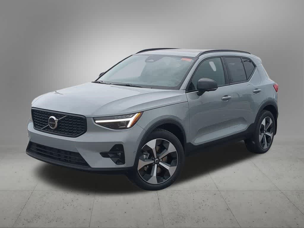 Thumbnail: 2026 Volvo XC40 - 1