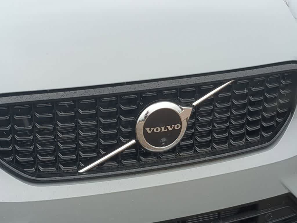 Thumbnail: 2026 Volvo XC40 - 11