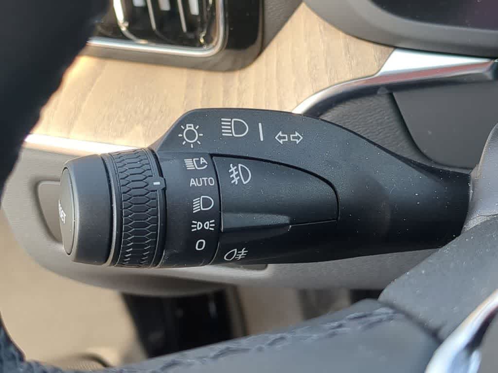 Thumbnail: 2026 Volvo XC60 - 25