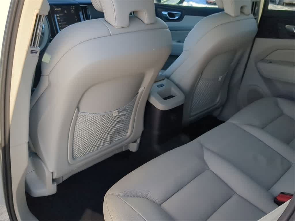 Thumbnail: 2025 Volvo XC60 - 17