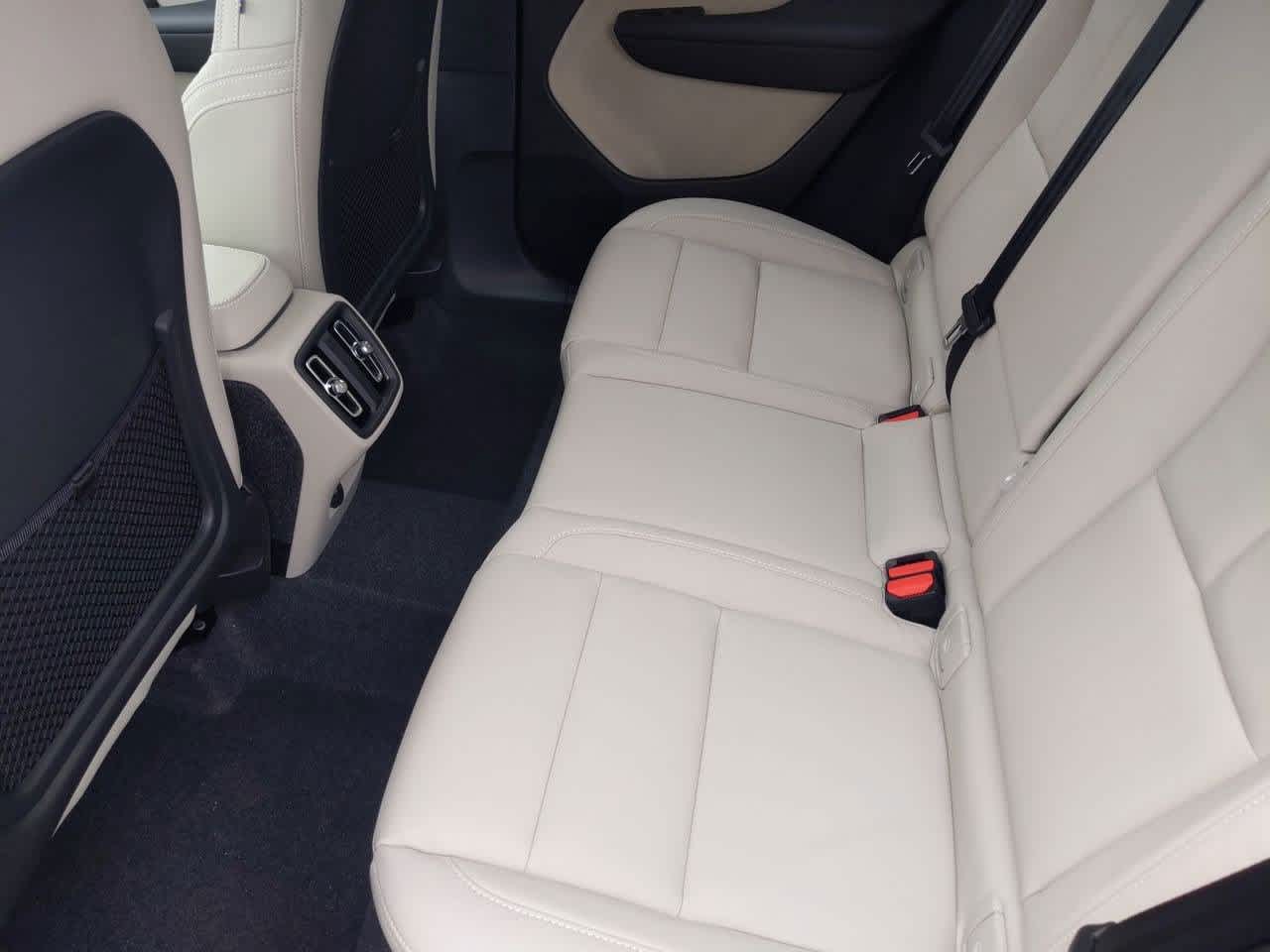 2025 Volvo XC40 B5 Ultimate 19