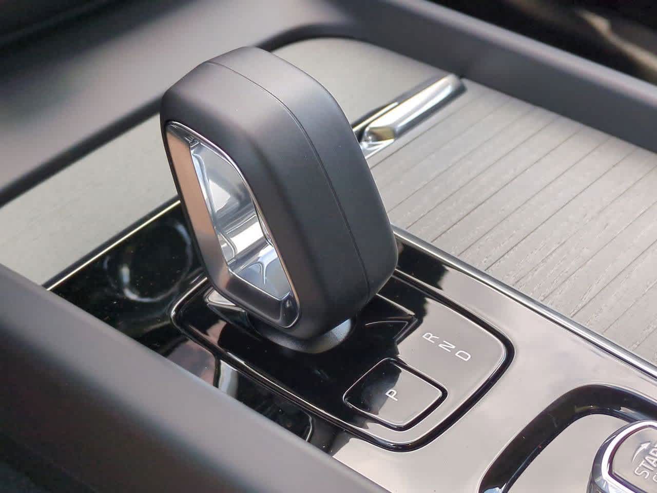 Thumbnail: 2025 Volvo XC60 - 31