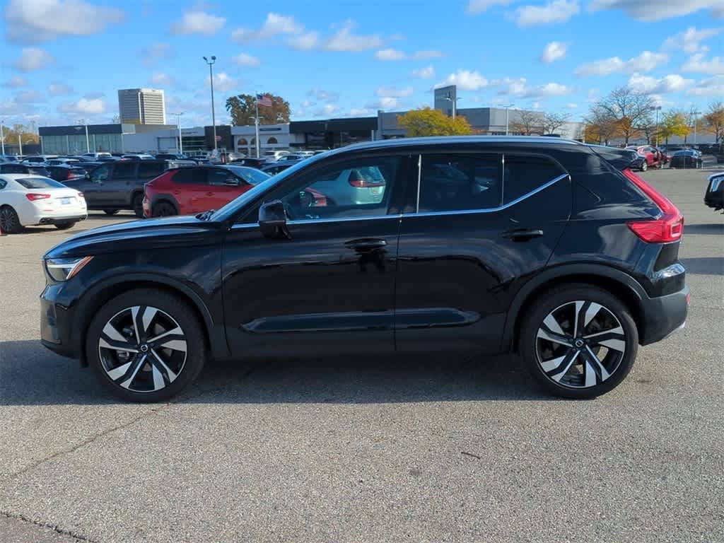 Thumbnail: 2023 Volvo XC40 - 3
