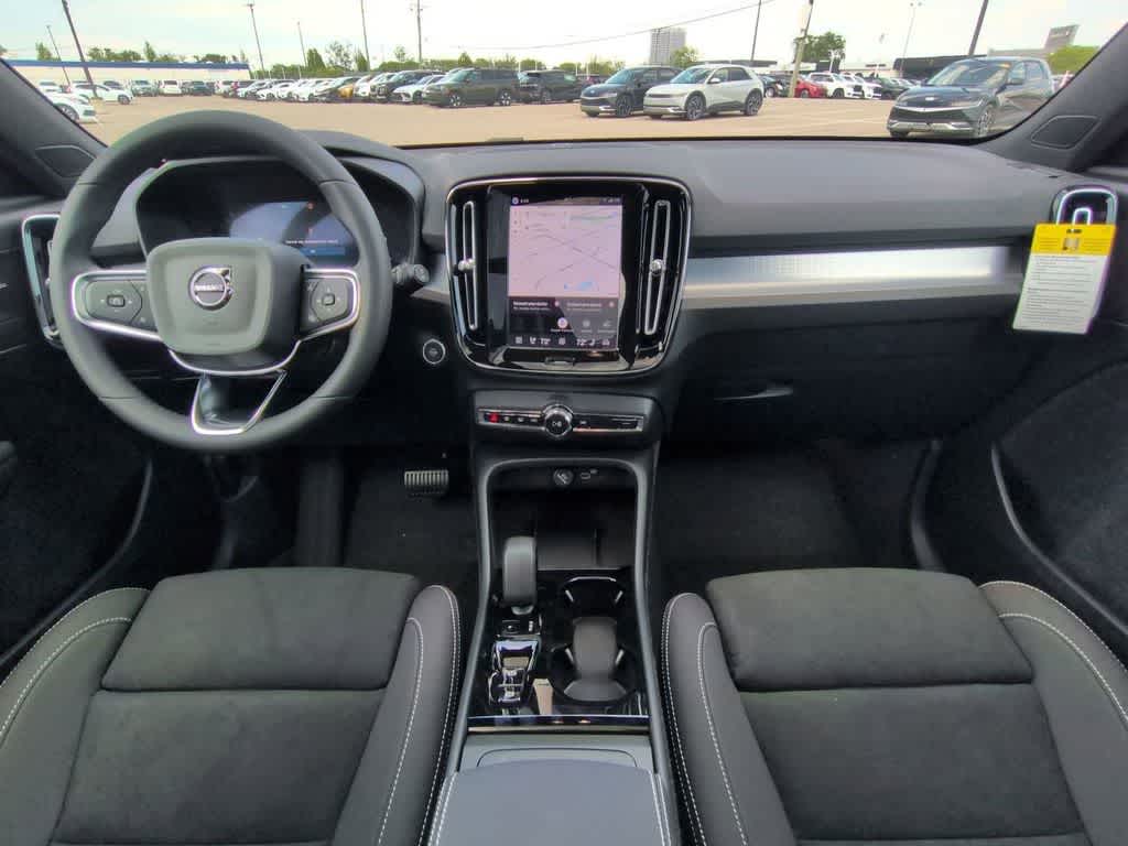 Thumbnail: 2026 Volvo XC40 - 15