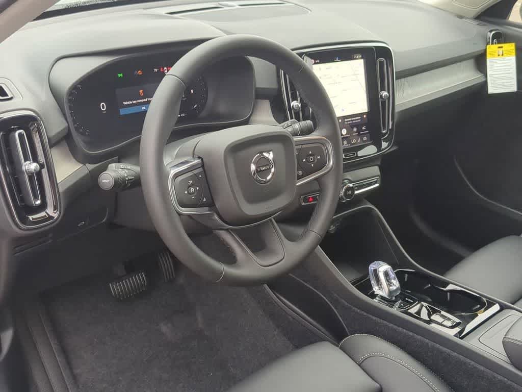 Thumbnail: 2026 Volvo XC40 - 2
