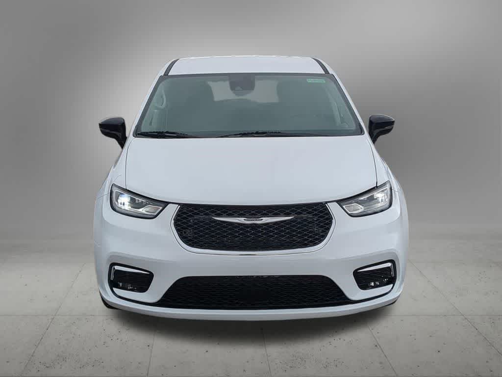 Thumbnail: 2024 Chrysler Pacifica - 9