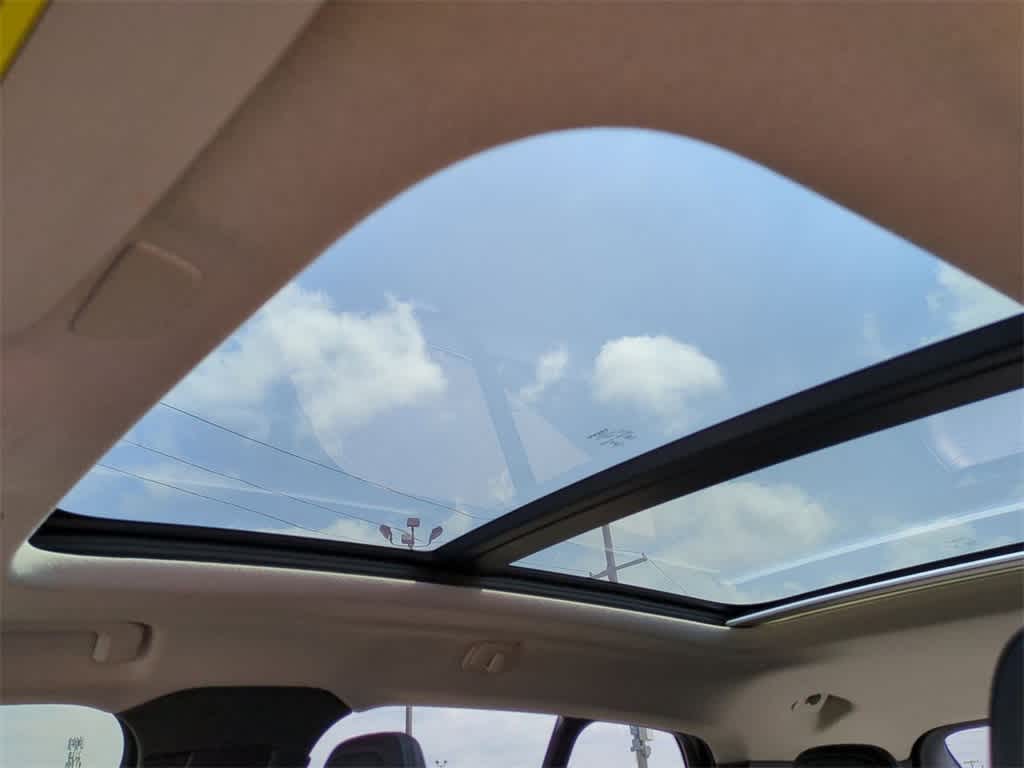 Thumbnail: 2021 Volvo XC40 - 17