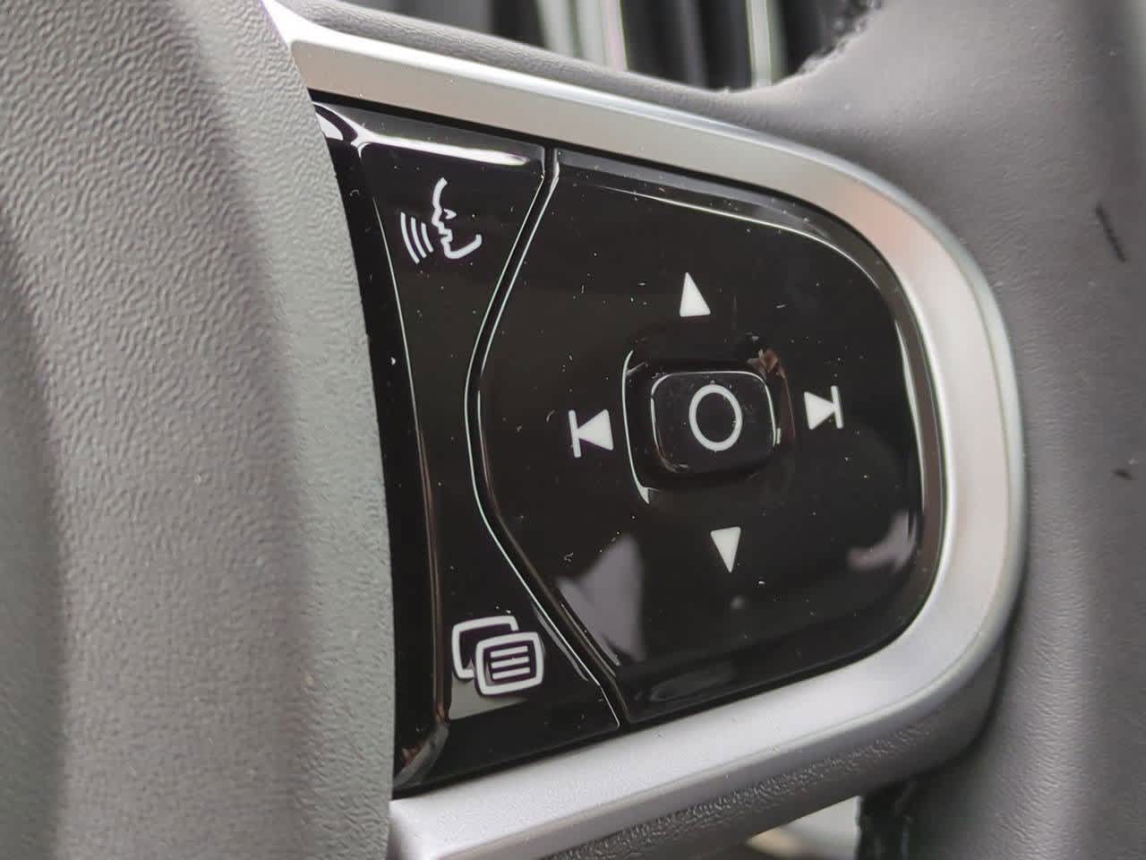 2025 Volvo XC60 B5 Plus 25
