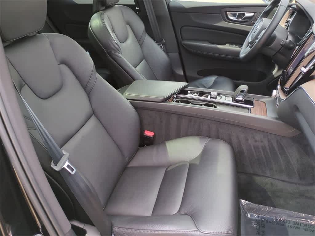 Thumbnail: 2022 Volvo XC60 - 22