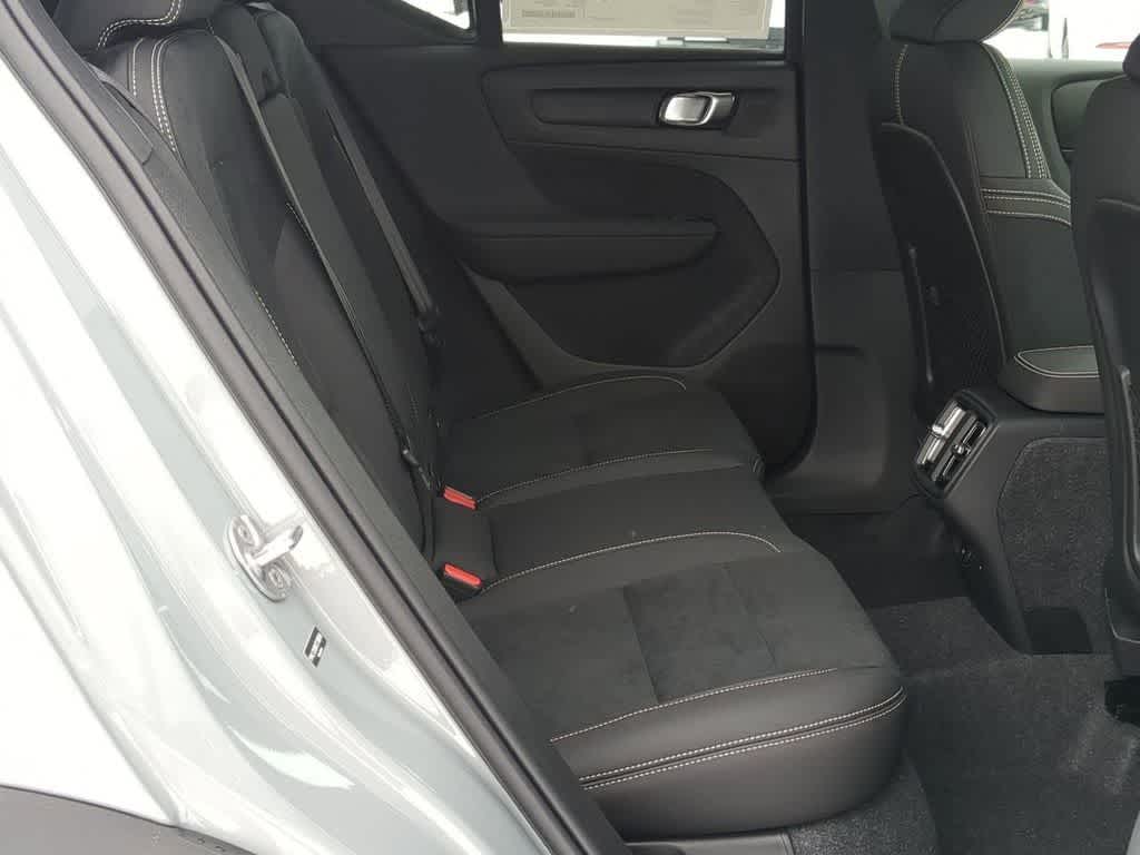 Thumbnail: 2026 Volvo XC40 - 20