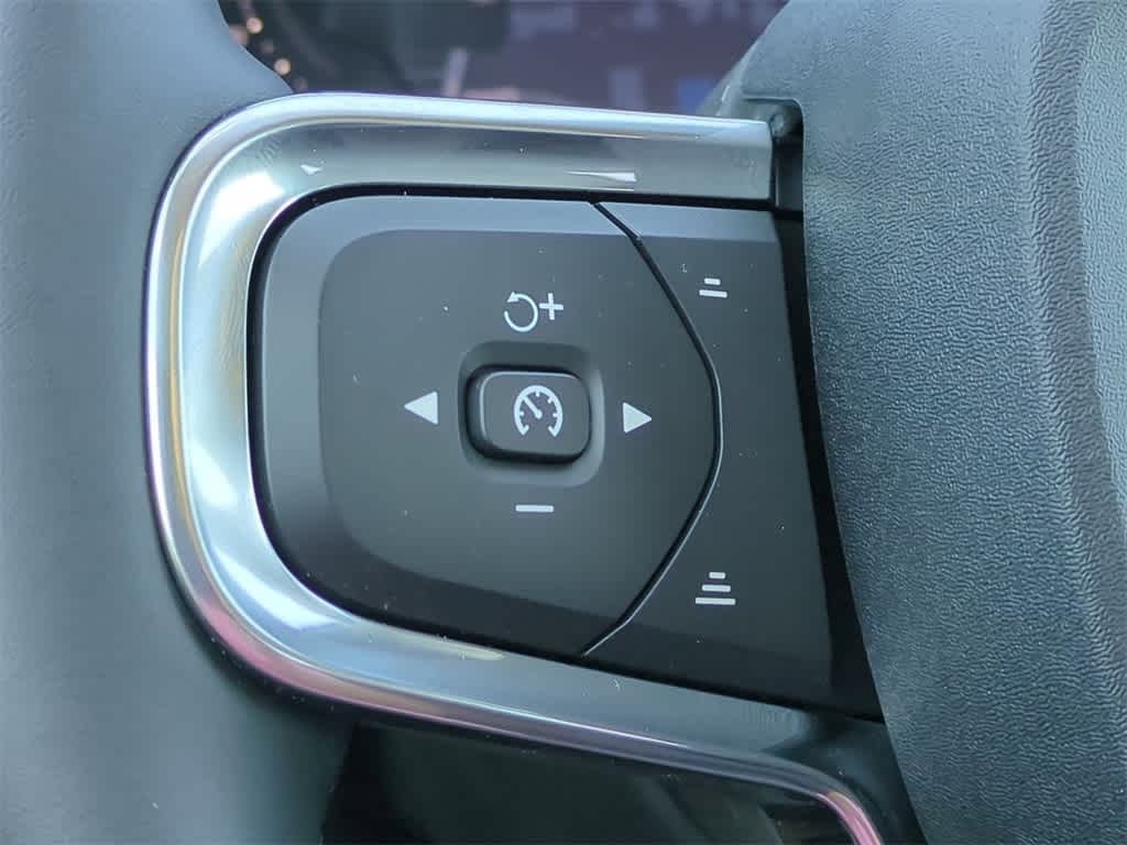 Thumbnail: 2026 Volvo XC40 - 24