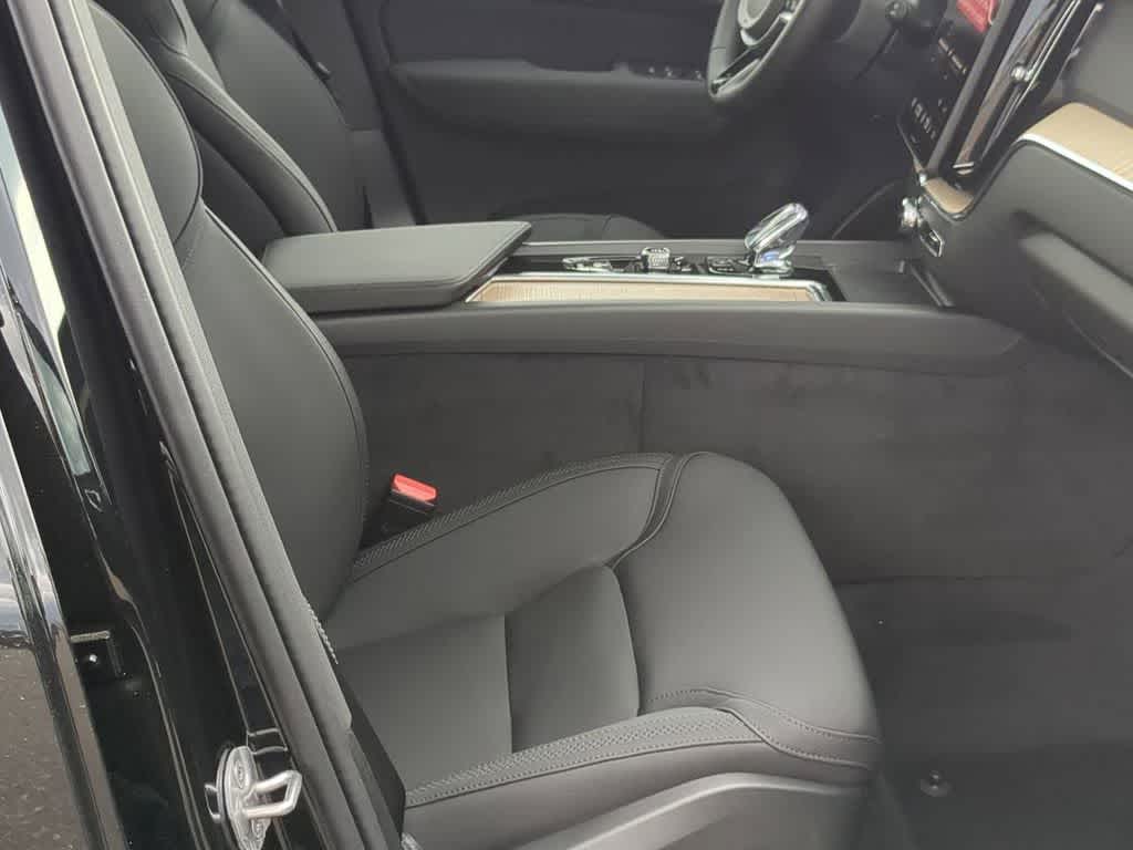 Thumbnail: 2026 Volvo XC60 - 20