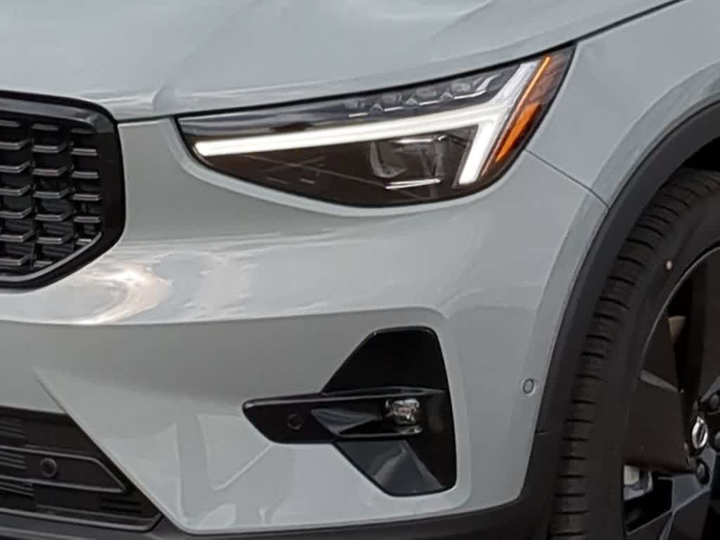 Thumbnail: 2026 Volvo XC40 - 10