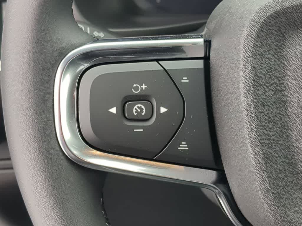 Thumbnail: 2026 Volvo XC40 - 23