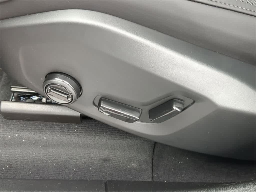 Thumbnail: 2026 Volvo XC60 - 16