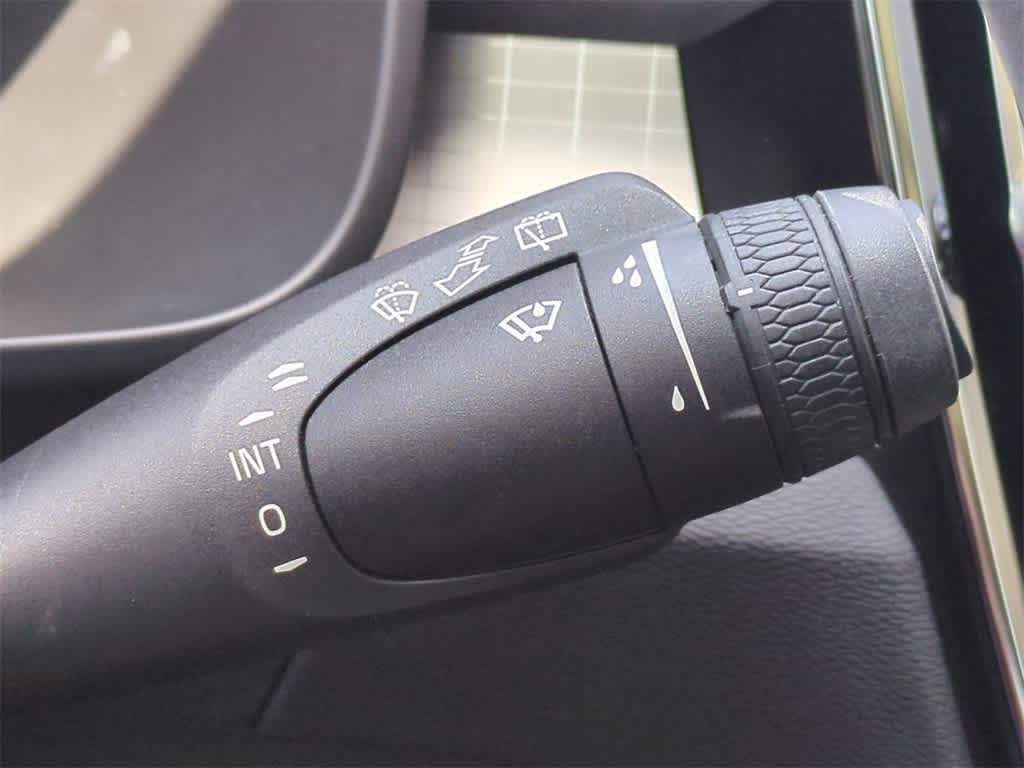 Thumbnail: 2021 Volvo XC40 - 25