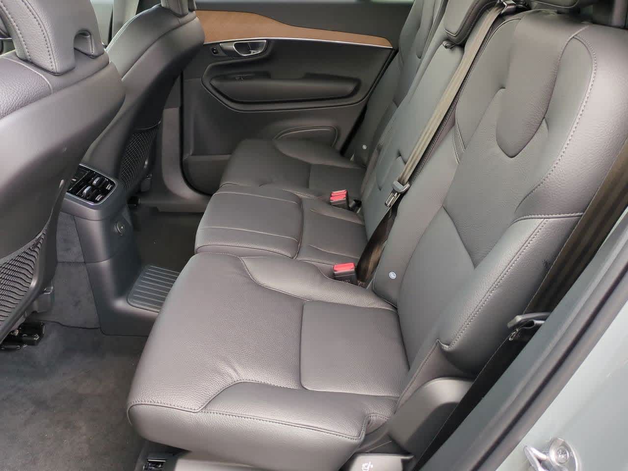 2025 Volvo XC90 T8 Plus 19
