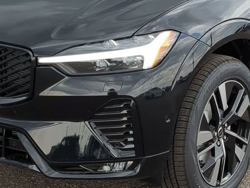 Thumbnail: 2026 Volvo XC60 - 10