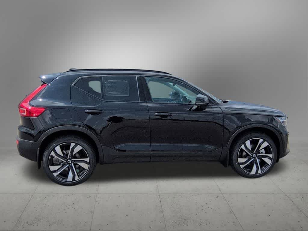 Thumbnail: 2026 Volvo XC40 - 7