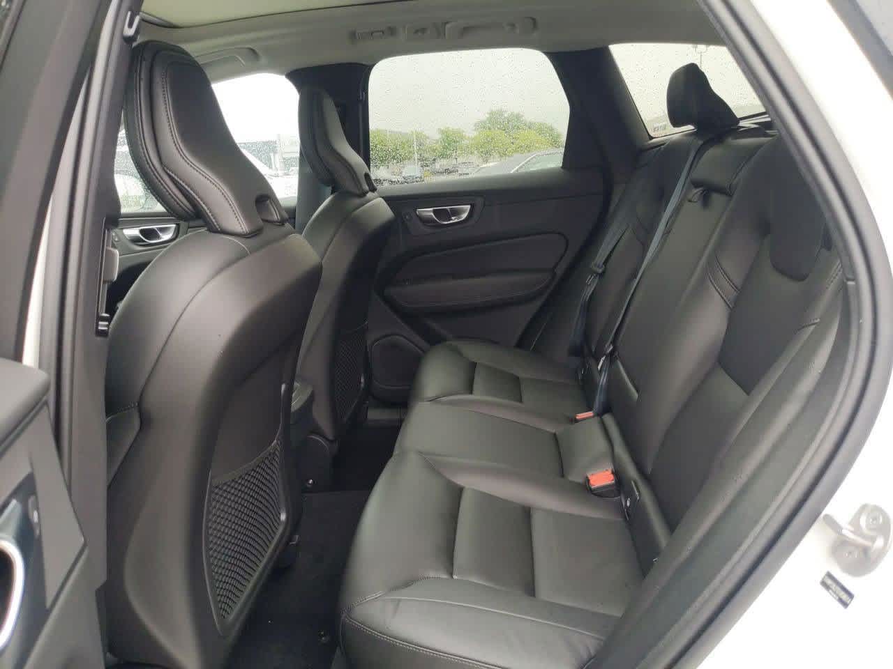 Thumbnail: 2025 Volvo XC60 - 17