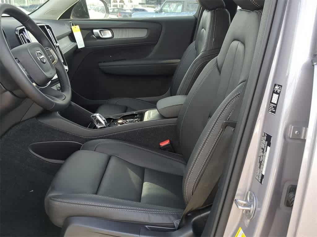 Thumbnail: 2026 Volvo XC40 - 15