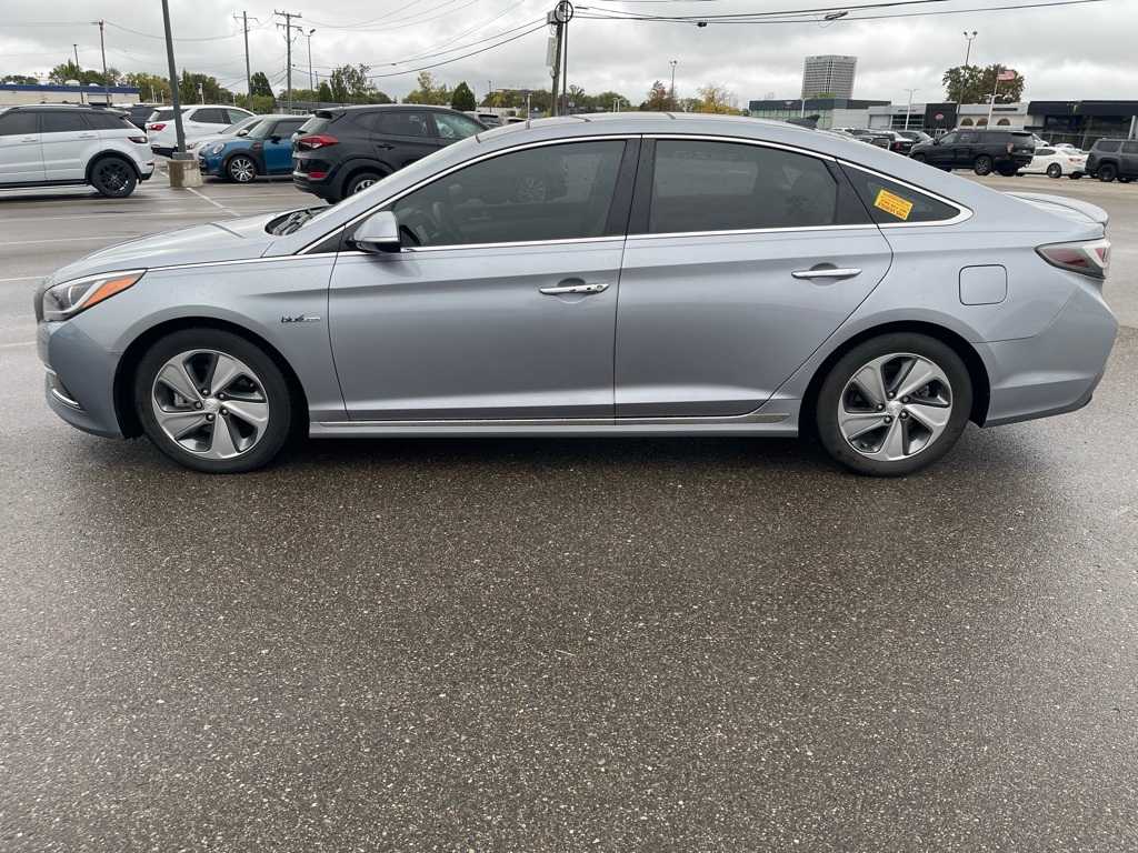 2016 Hyundai Sonata Limited photo 2