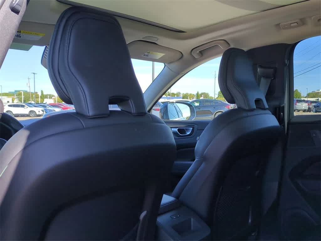 Thumbnail: 2023 Volvo XC60 - 17